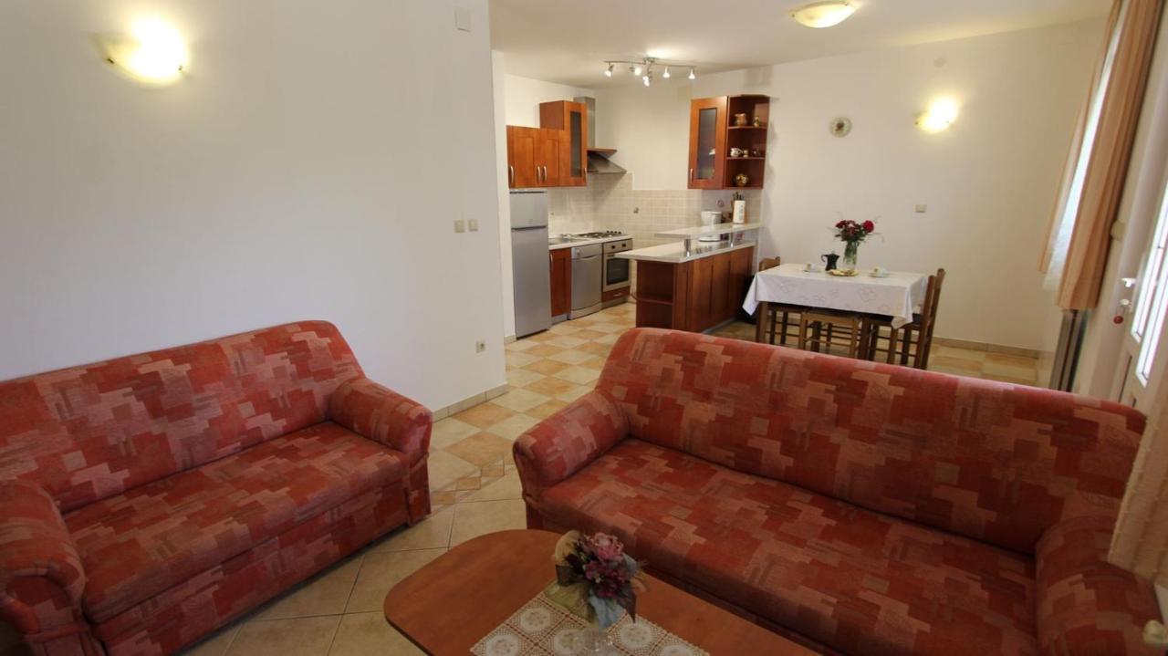 Sveti Vid-Miholjice Apartments Kirincic מראה חיצוני תמונה