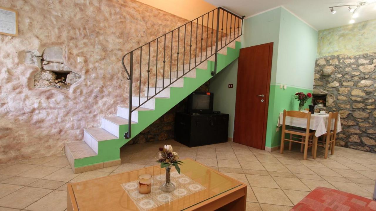 Sveti Vid-Miholjice Apartments Kirincic מראה חיצוני תמונה